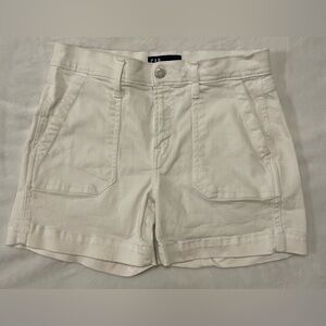 GAP white short Size 2/26